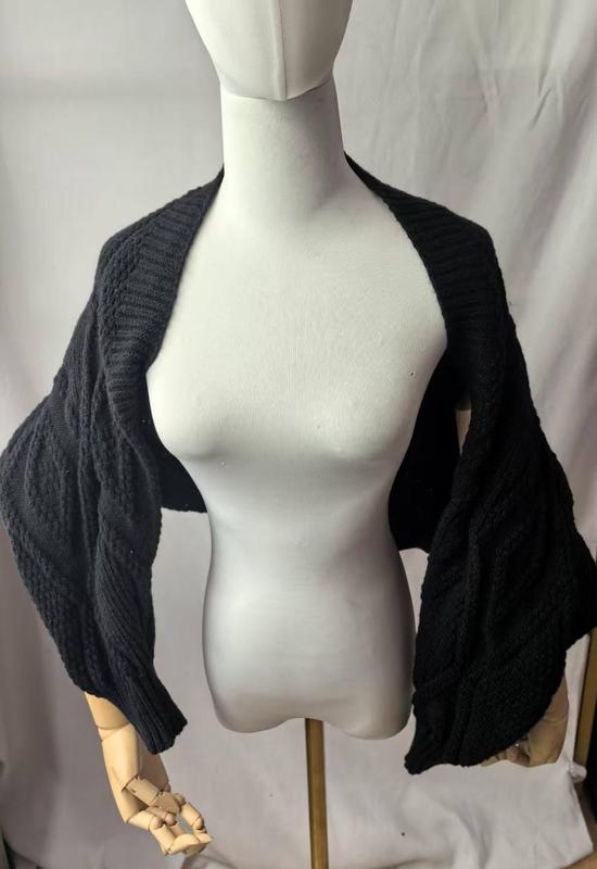 ブラックケーブルニットボレロシュラグカーディガン、ワイドスリーブ、フロントオープン - bulk scarf supplier Japan