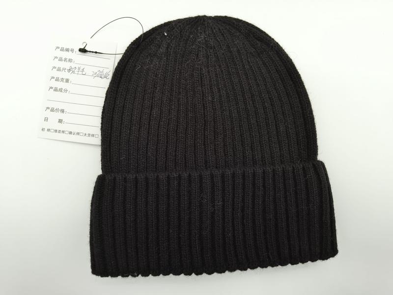 ブラック太リブ編みニット折り返しカフ付きビーニー帽、フラットレイ - small batch order accepted