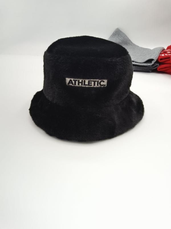 ブラックフェイクファー バケットハット アスレチック刺繍パッチ付き ふわふわ黒色