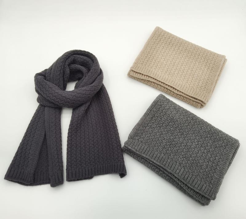 ケーブルニットウールマフラー3色セット（チャコール・グレー・ベージュ）折りたたみ展示 - certified scarf manufacturer China