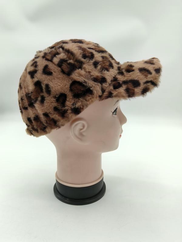 フェイクファーヒョウ柄ベースボールキャップ、ベージュブラウン、ふわふわアニマル柄帽子 - wholesale price for Japan buyers