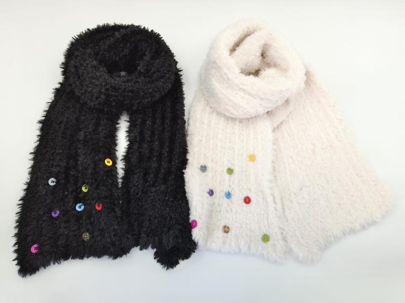ふわふわニットスカーフ ブラック＆クリーム カラフルボタン飾り付き 2本セット - custom color & size accepted