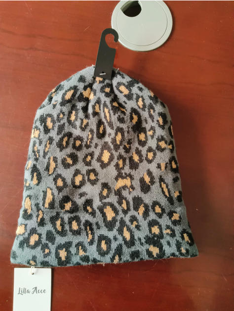 グレーとブラックのレオパード柄ニットビーニーハット、タン色スポット入り - certified scarf manufacturer China