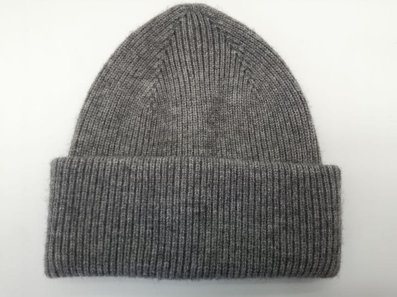 ヘザーグレーのリブ編みニット帽、ワイドカフ折り返しデザイン、柔らかいウール素材 - small batch order accepted