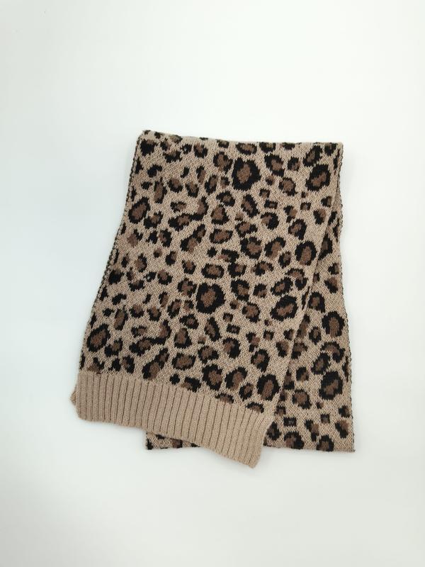 ベージュ×ブラックのレオパード柄ニットマフラー、リブトリム付き - gift shop wholesale supplier